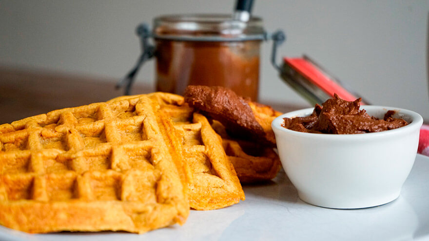 Zoete aardappelwafels met chocoladepasta 880x495 - Matchu Sports