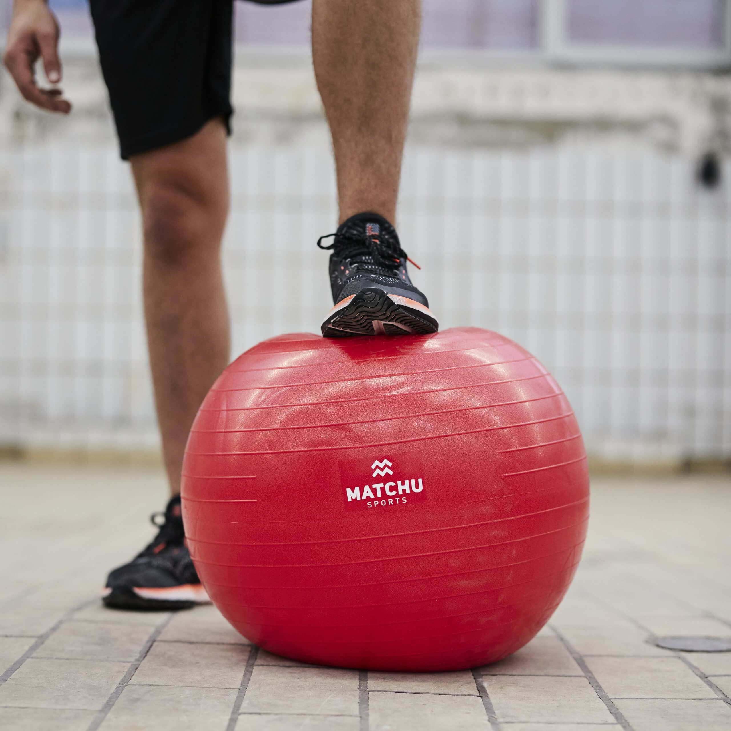 fitnessbal rood 55cm voorkant standing zoom dex matchu