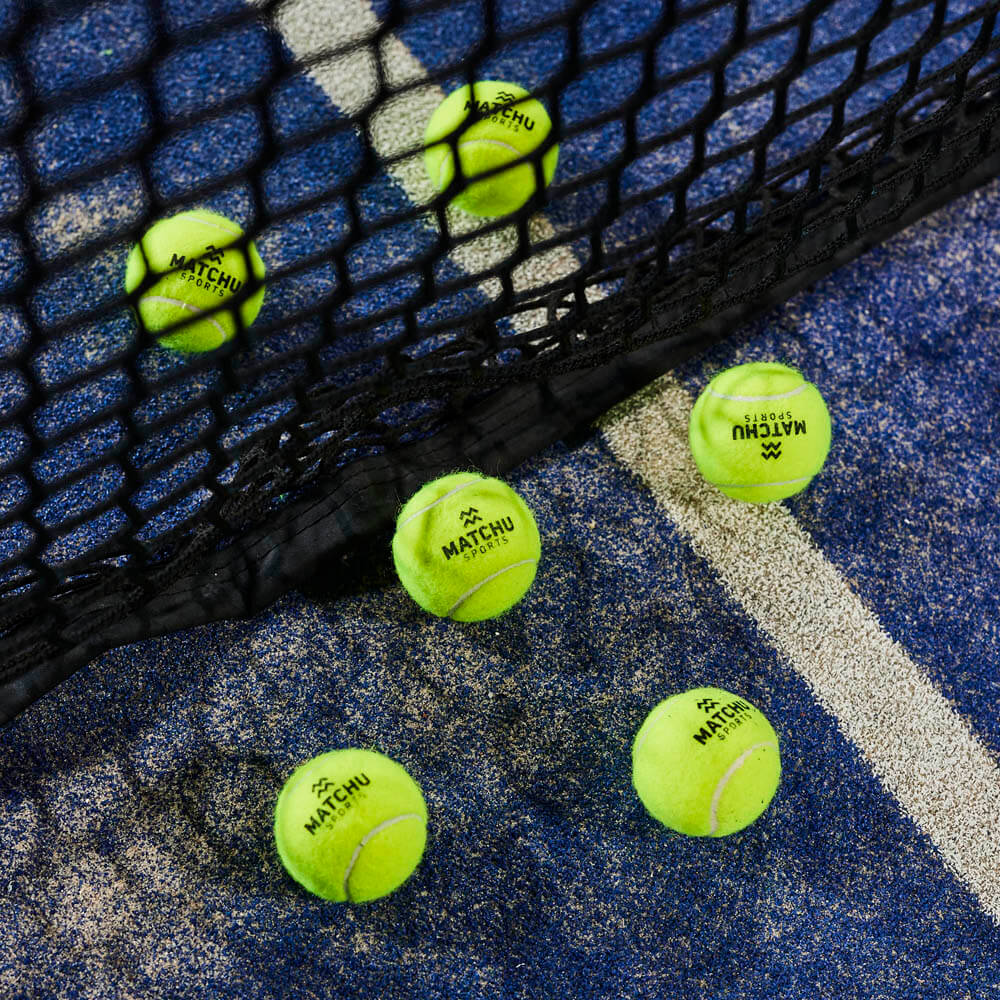 padelballen padelbaan liggend uit koker matchu