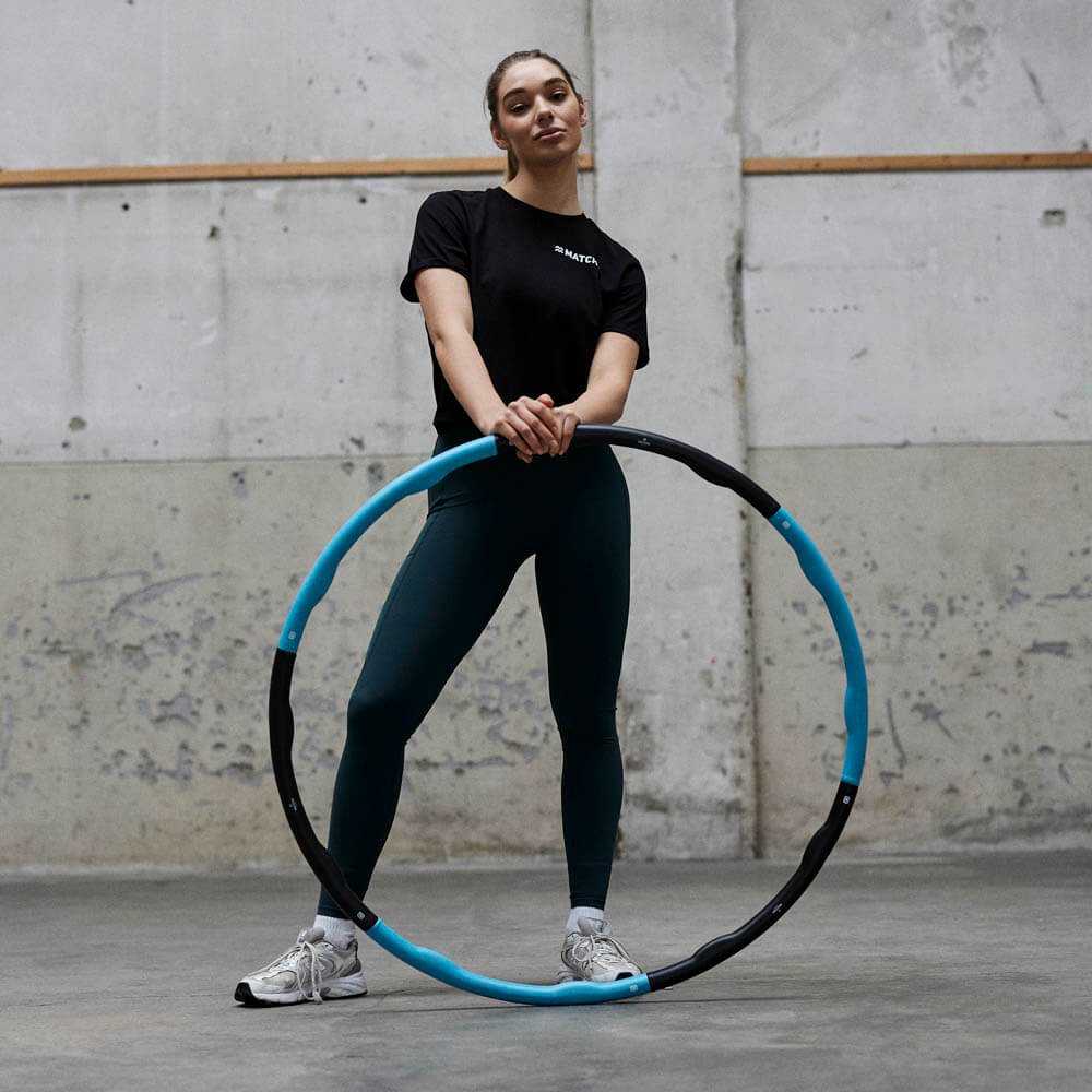 fitness hoelahoep blauw 2 kg isabelle pose 1 spinnerij